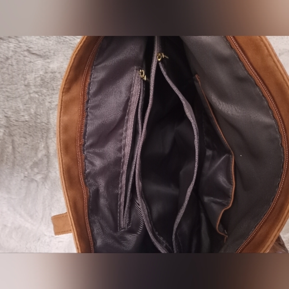 Modern + Chic Oversized Multi Compartment Vegan Leather Tote - Picture 4 of 7